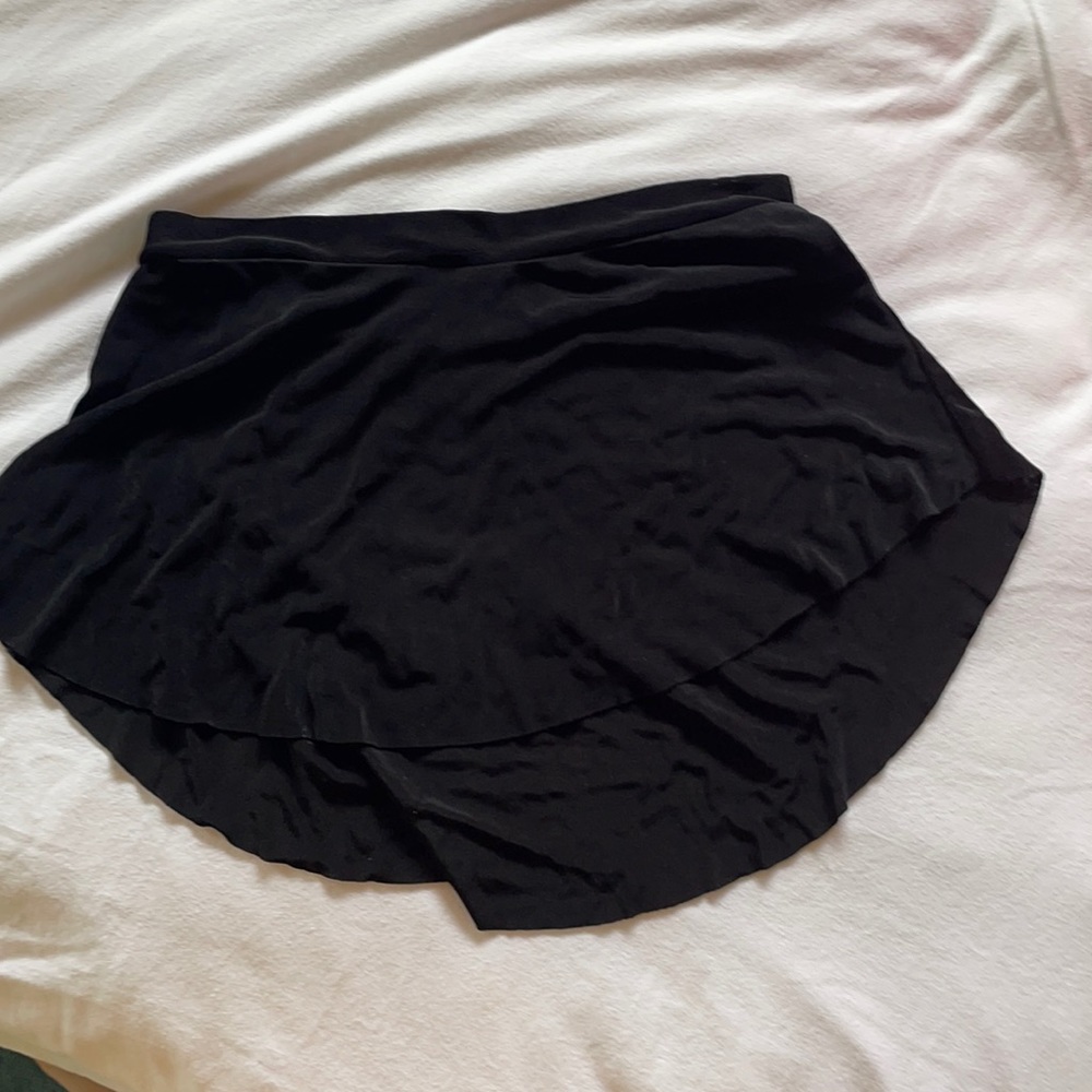 Black bullet pointe skirt in great condition